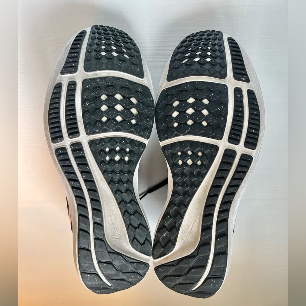 Nike Men’s Air Zoom Pegasus 39 Road Running Sneaker in Black/White Size 10 - Picture 5 of 8